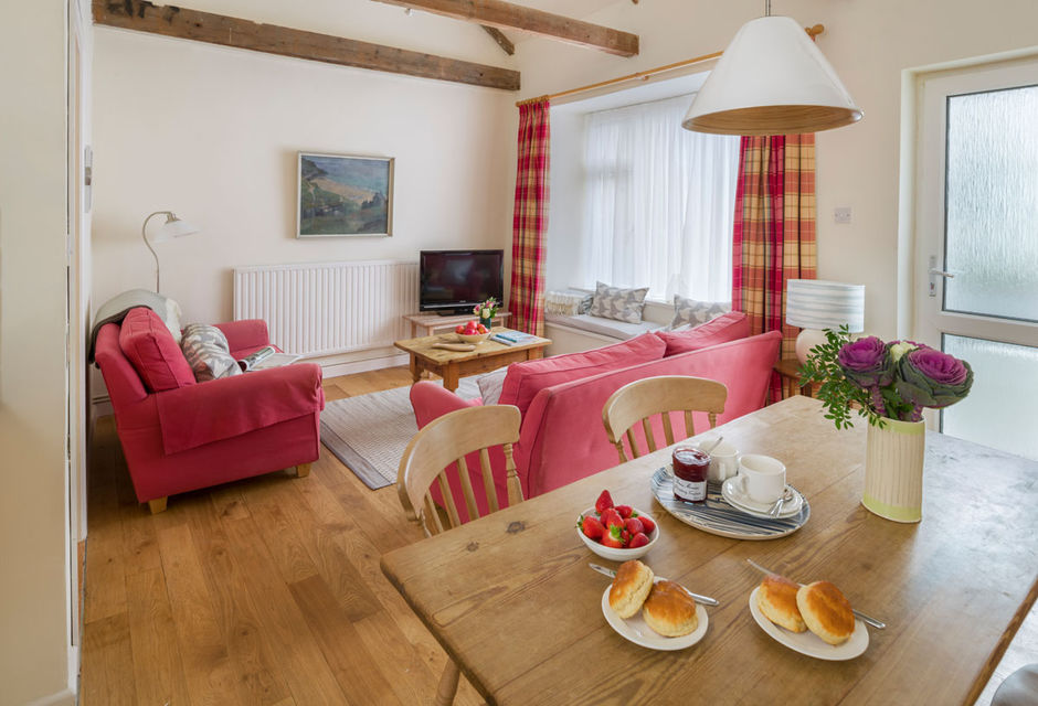 Rose Holiday Cottage (2 bedrooms, sleeps 4)